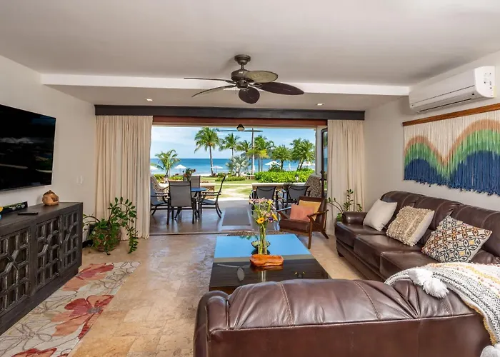 Upscale Two-bedroom In With Beautiful Oceanfront Views Сasa de vacaciones Playa Flamingo
