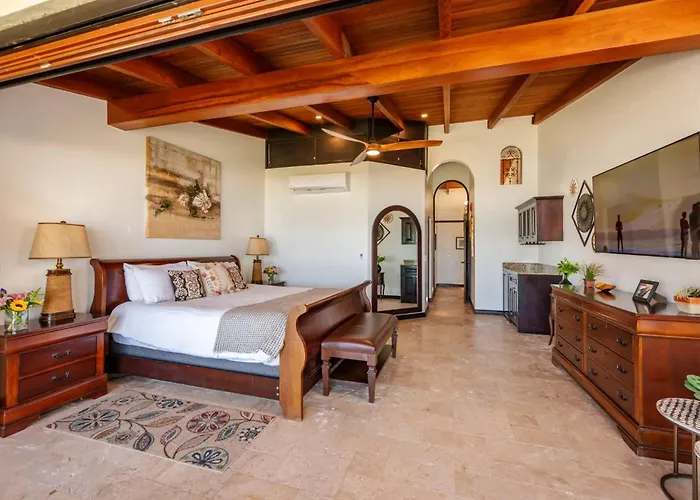 Upscale Two-bedroom In With Beautiful Oceanfront Views *