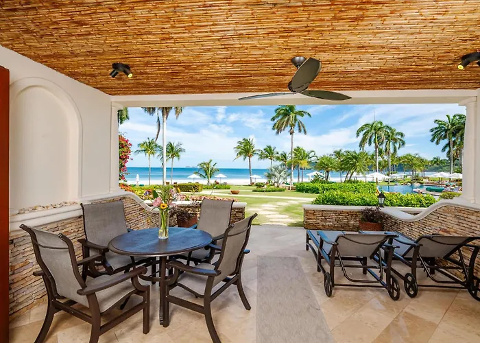 Upscale Two-bedroom In With Beautiful Oceanfront Views Сasa de vacaciones Playa Flamingo