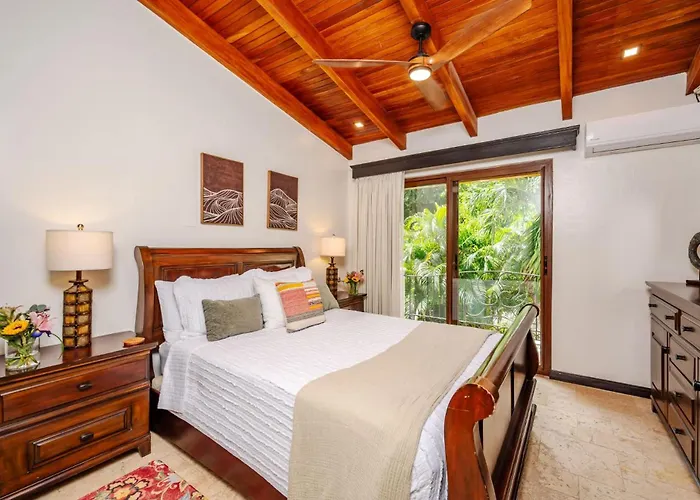 Upscale Two-bedroom In With Beautiful Oceanfront Views Сasa de vacaciones Playa Flamingo