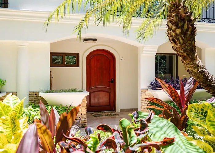 Upscale Two-bedroom In With Beautiful Oceanfront Views