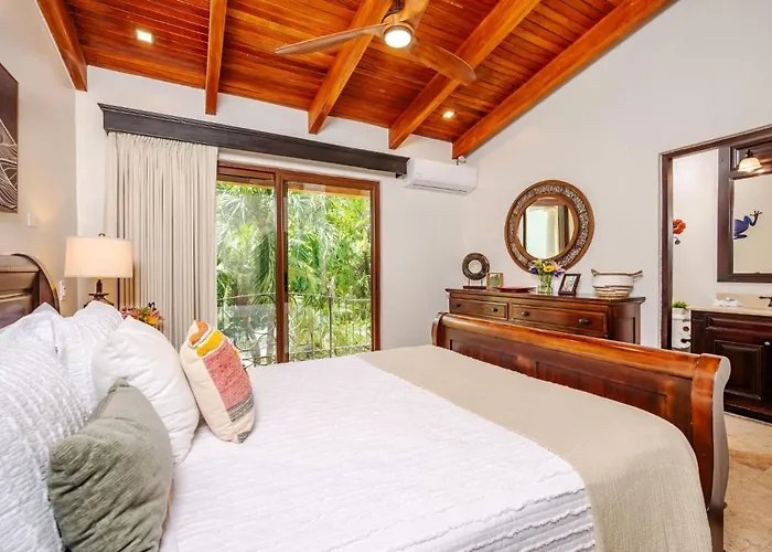 Upscale Two-bedroom In With Beautiful Oceanfront Views Сasa de vacaciones