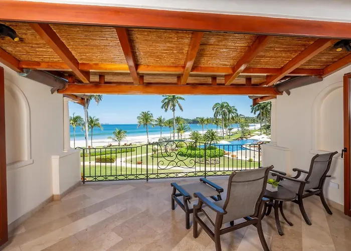 Сasa de vacaciones Upscale Two-bedroom In With Beautiful Oceanfront Views